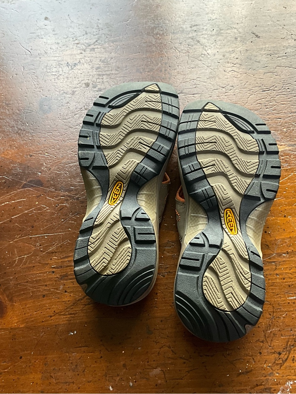 Keen size 8.5 ladies shoes - Picture 6 of 6